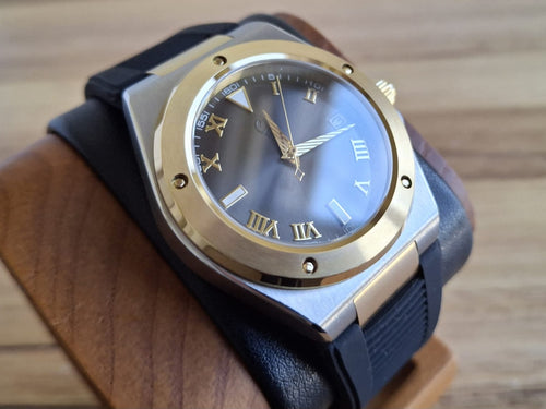 Scratch-Resistant Sapphire Crystal Glass: Sapphire crystal with anti-reflective coating ensures crystal-clear legibility and resistance.