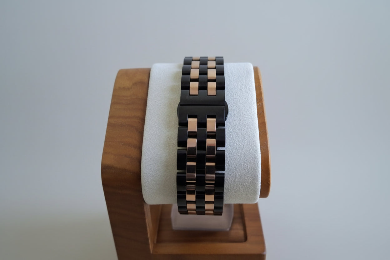  Premium 316L Stainless Steel Case: Crafted from surgical-grade 316L stainless steel.