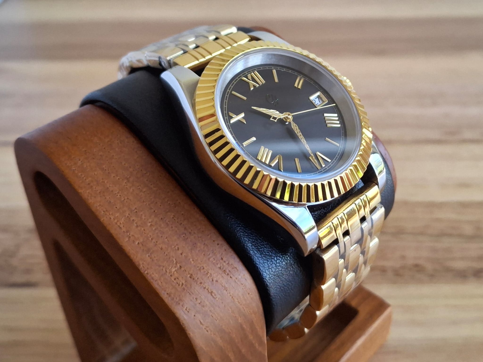 Precision Japanese NH35 Movement: Powered by the renowned Seiko NH35 automatic movement, delivering reliable ±15 seconds/day accuracy, 41-hour power reserve, and smooth sweeping seconds hand for effortless, high-performance timekeeping.