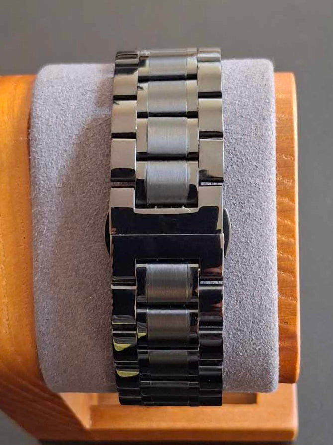 Backed by a 12-month warranty for confident, dependable wear.